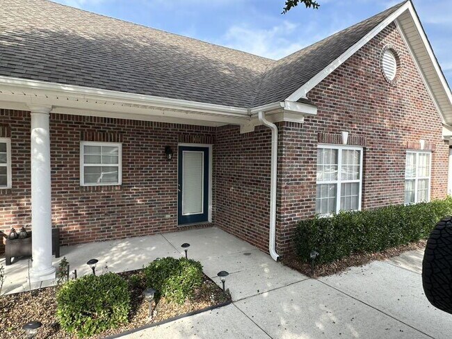 Primary Photo - 207 Hibiscus Way