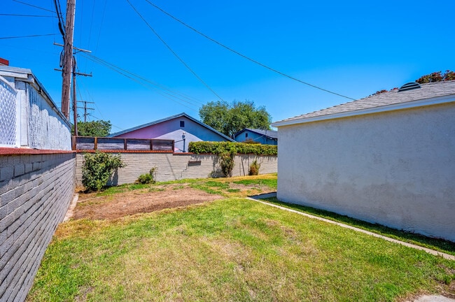 Building Photo - 8807 Cimarron St