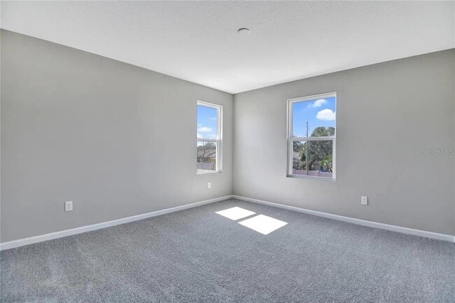 Building Photo - 560 Summit River Dr