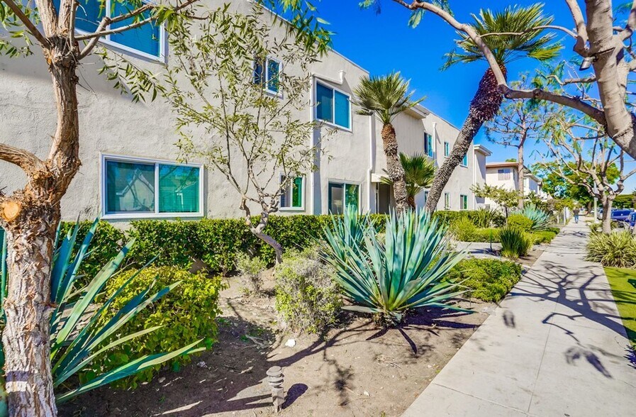 Building Photo - Pet Friendly Apartment Complex in South LA...
