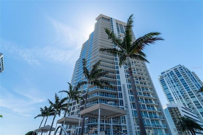 Building Photo - 175 1st St S