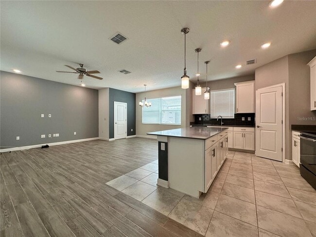 Building Photo - 11832 Charades St