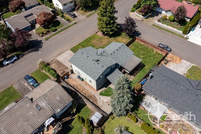 Building Photo - 9313 NE 81st Ave