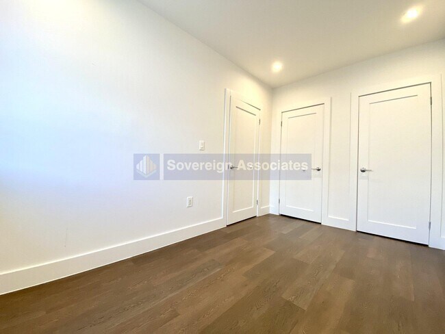 Building Photo - 45 Tiemann Pl