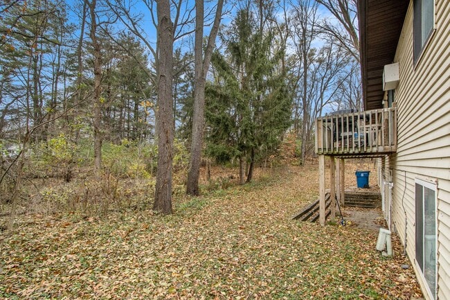 Building Photo - SUMMER MOVE IN SPECIAL- $300 off your move-in before JULY- Newly remodeled 1 bedroom 1 bathroom -...