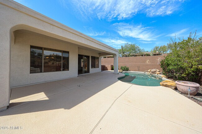 Building Photo - 41735 N Maidstone Ct