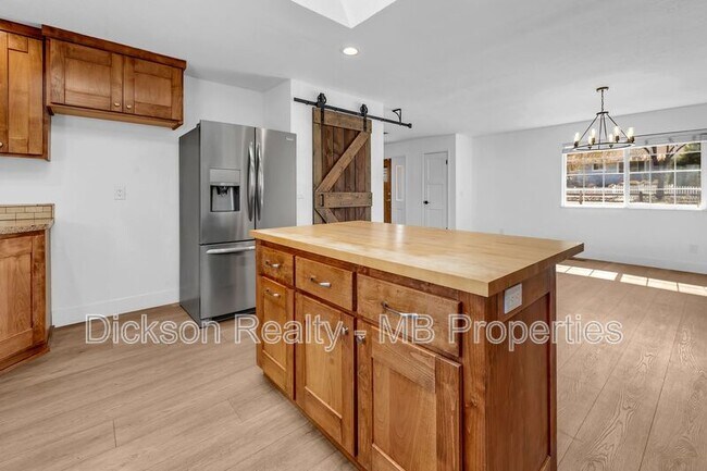 Building Photo - 7245 Pembroke Dr