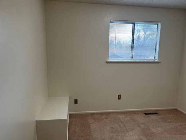 Building Photo - Pleasant Gunbarrel home 3/2.5/2 car