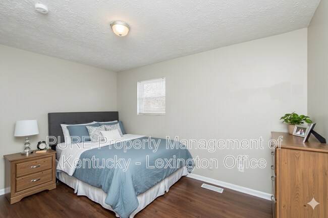 Building Photo - 209 Landings Dr