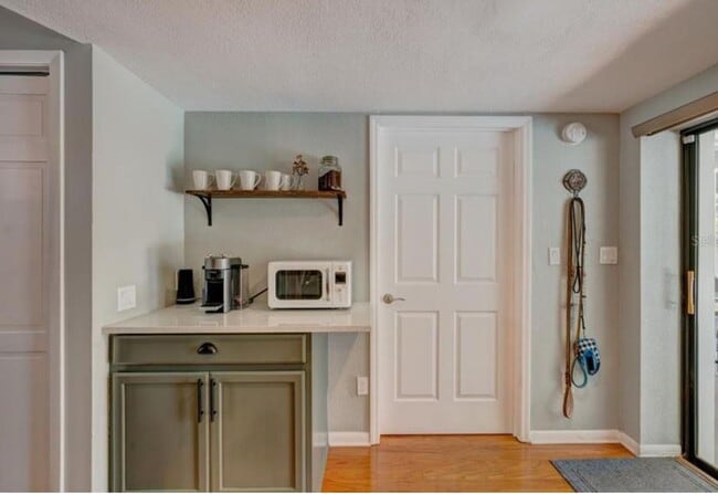 Building Photo - 3203 Stoneybrook Ln