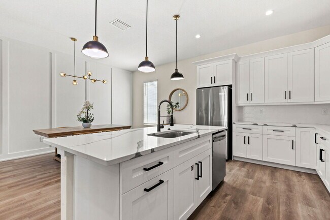 Building Photo - 3 Bedroom Townhouse in Tampa Heights