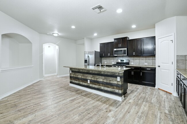 Building Photo - 6074 Akin Quay