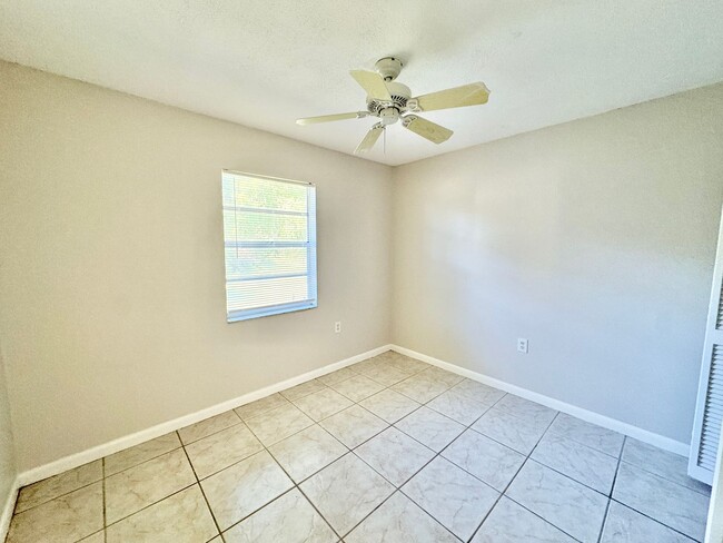 Building Photo - ** BONITA SPRINGS ** 2 BED / 1 BATH ** WES...