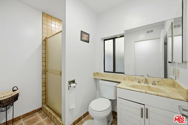 Building Photo - 2846 Royston Pl