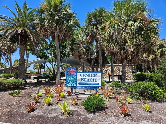 Building Photo - Seasonal Short-Term Townhouse on Venice Island close to Venice Beach!