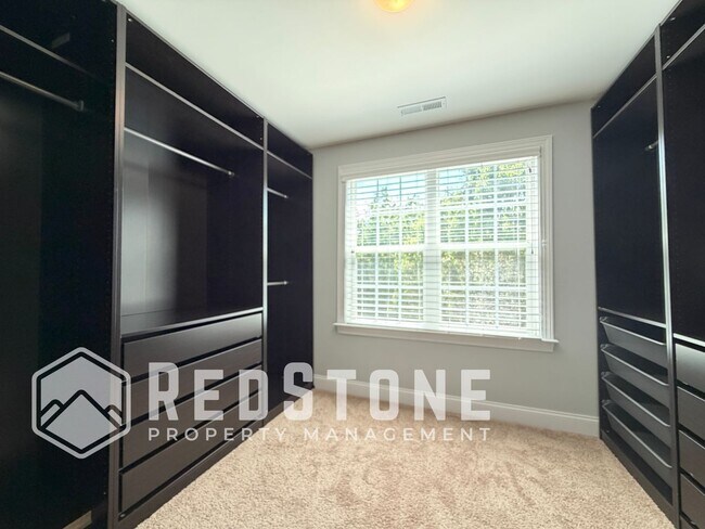 Building Photo - 1823 Buxton Way