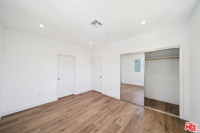 Building Photo - 6336 Beck Ave