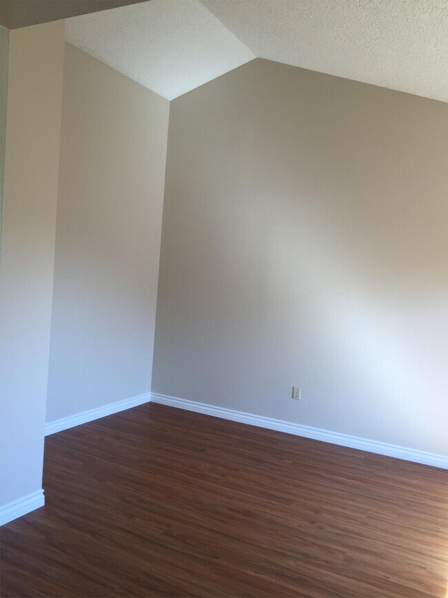 Building Photo - 1631 Avenida Selva