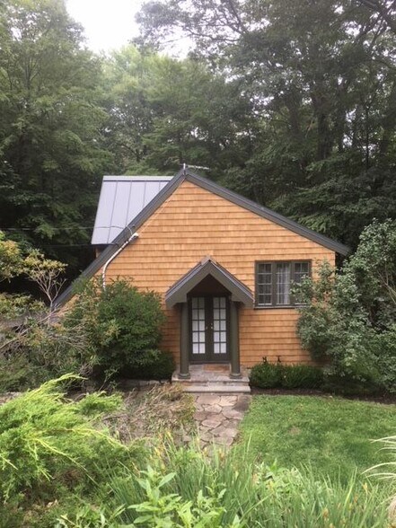 Building Photo - 302 Old Branchville Rd