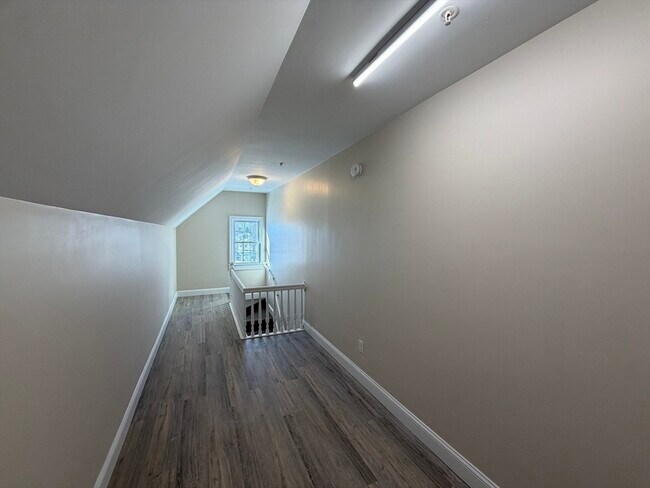 Building Photo - 129 Kenoza Ave