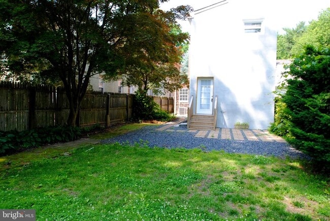 Building Photo - 217 Wood St