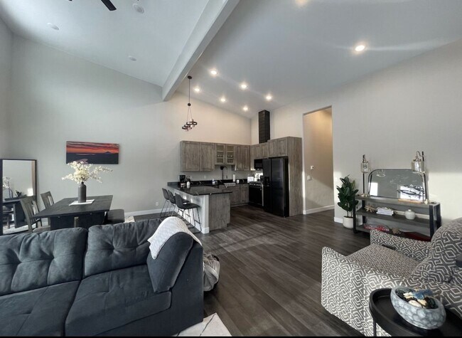 Building Photo - 33366 Keystone Dr