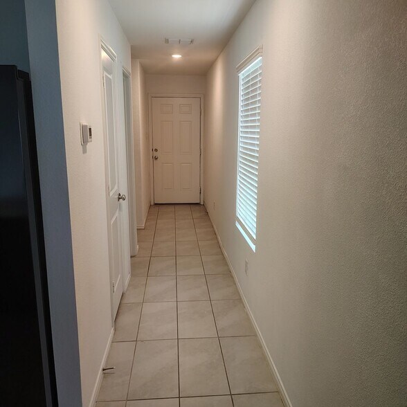 Building Photo - 142 Plumcove Dr