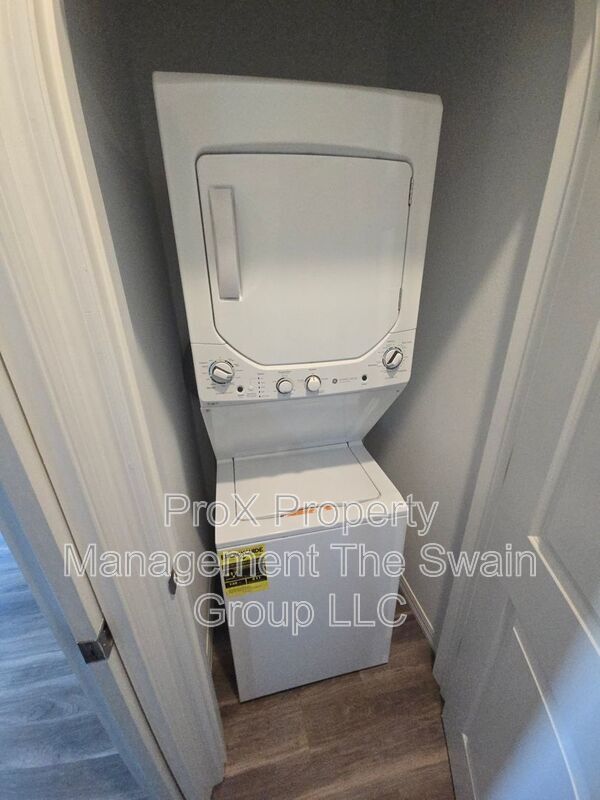 Building Photo - 750 Ave C SW