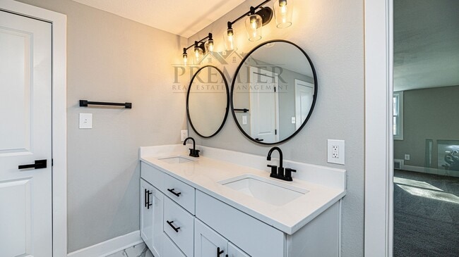 Building Photo - 7509 Lamar Ave