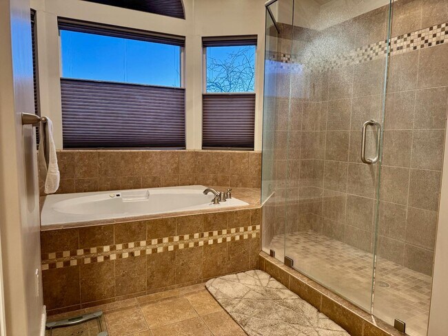 Building Photo - 982 4000 N