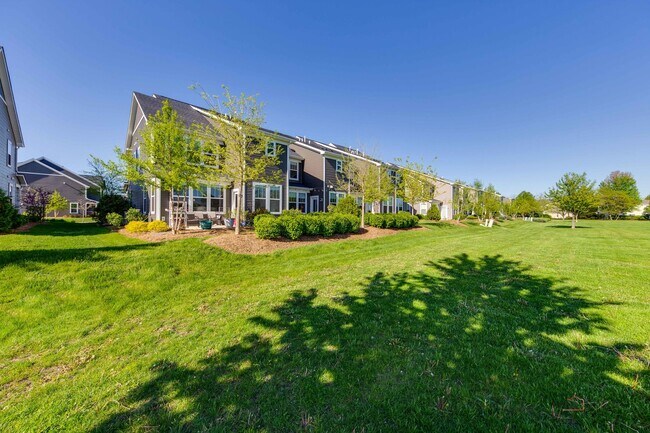 Building Photo - 573 Watercress Dr