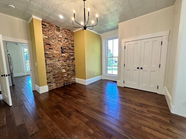 Building Photo - 11 Lowell Rd