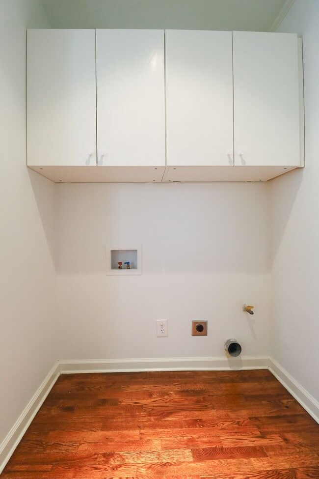 Building Photo - Beautiful Brookside duplex unit - NO PETS