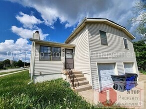 Building Photo - Beautiful 3 Bedroom / 1.5 Bathroom Duplex ...