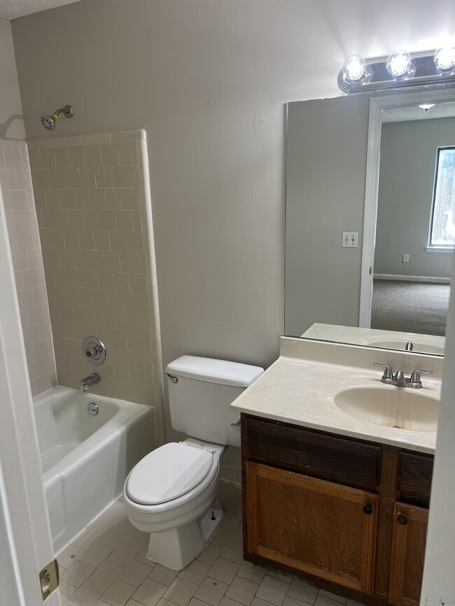 Building Photo - 5792 Trent Walk Dr