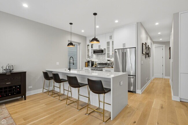 Building Photo - 2137 W Ohio St