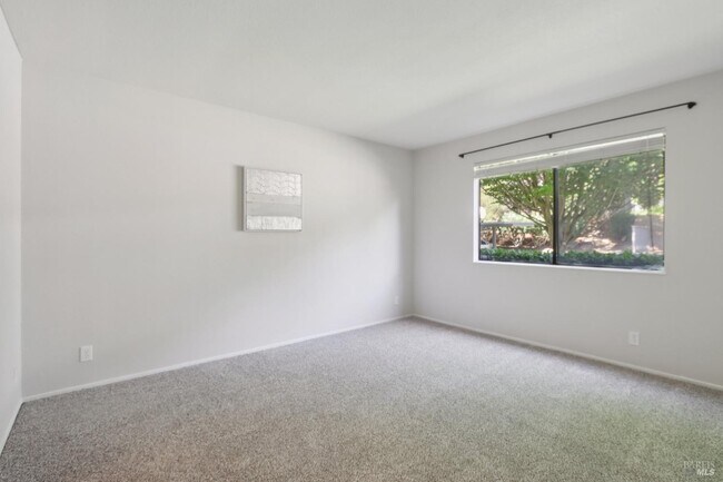 Building Photo - 900 Cambridge Dr