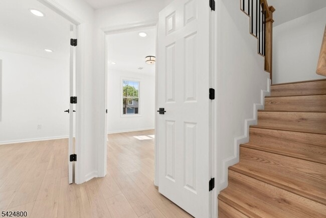 Building Photo - 40 Edgewood Rd