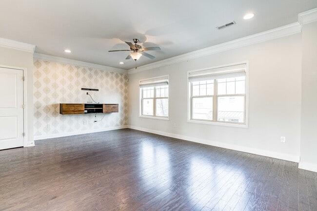 Building Photo - 321 View Dr