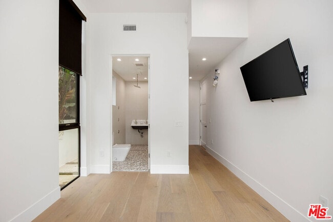 Building Photo - 444 Laurel Ave