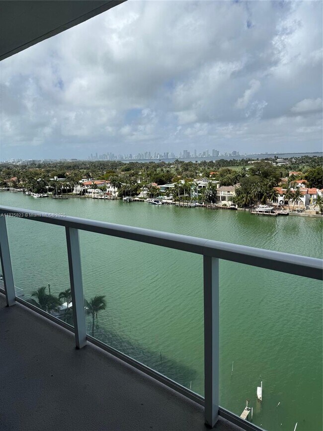 Primary Photo - 5750 Collins Ave