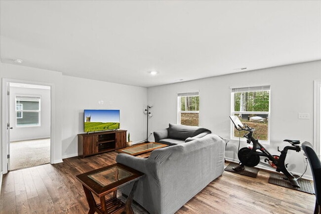 Building Photo - For Rent: Modern 4-Bedroom Home with Priva...