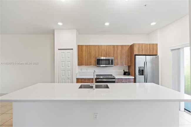 Building Photo - 7831 NW 104th Ave