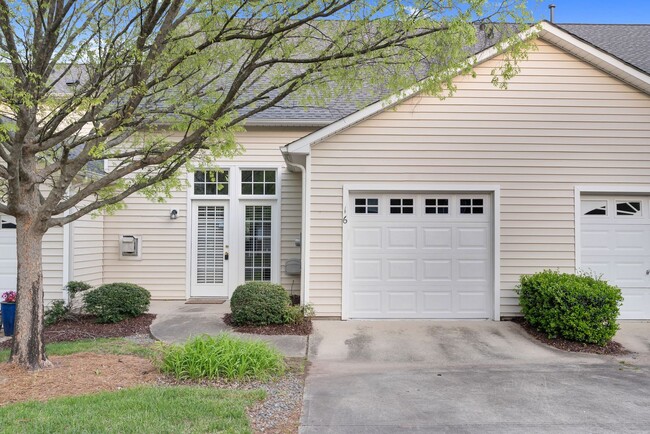 Building Photo - Beautiful 3 Bedroom 2.5 Bathroom Townhome ...