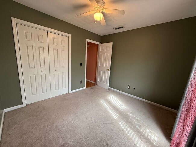 Building Photo - Charming Open-Concept Home in LaVergne