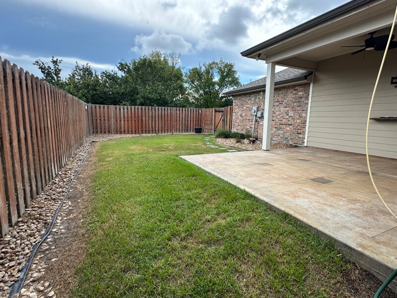 Building Photo - 1001 Southlake Cir