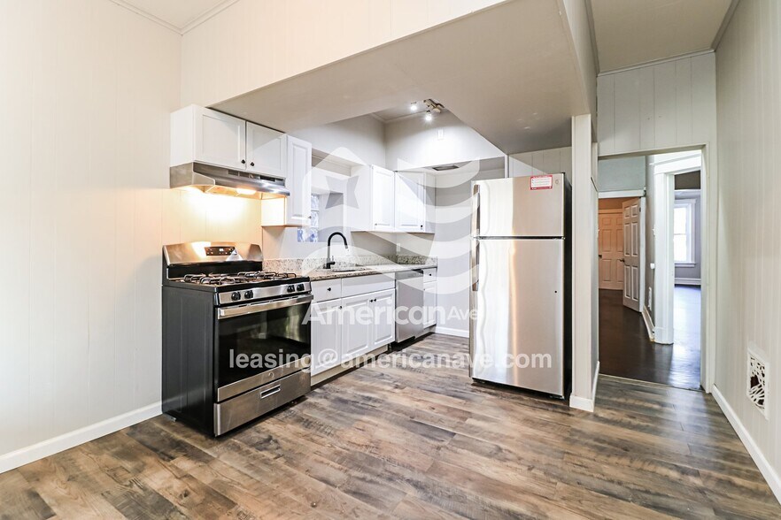 Building Photo - 3711 S Spring Ave