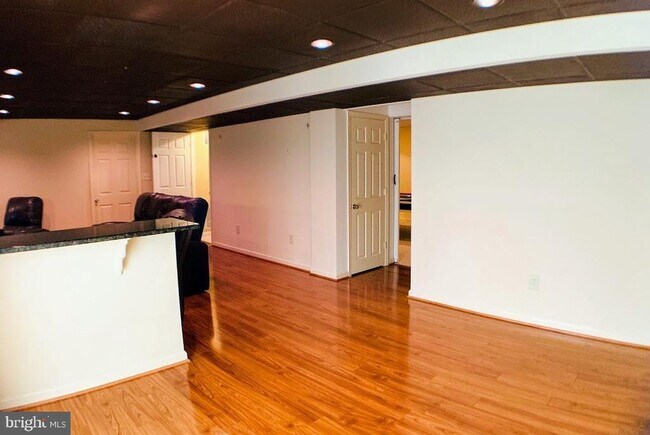 Building Photo - 21 Warwick Way