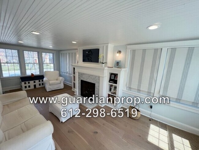 Building Photo - Highland Park House Available December 1st...