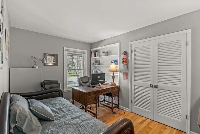 Building Photo - 3223 W Fleur De Lis Dr